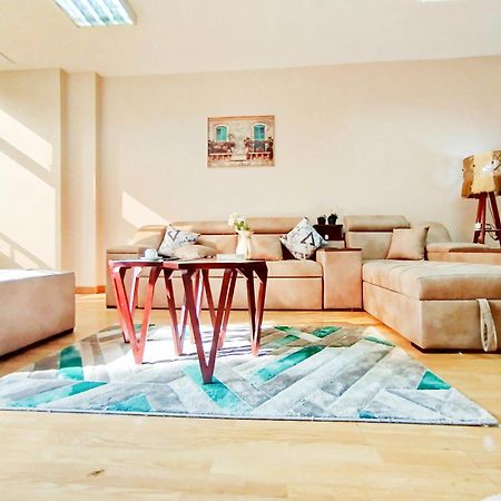 Garden City Apartment In Downtown カイロ エクステリア 写真
